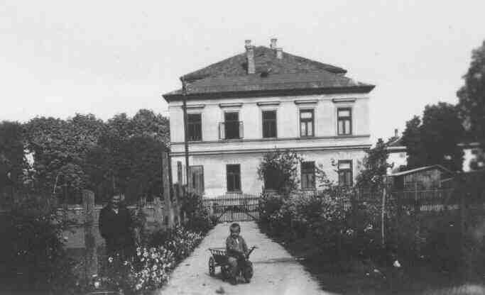 "[Zur Volksschule]"