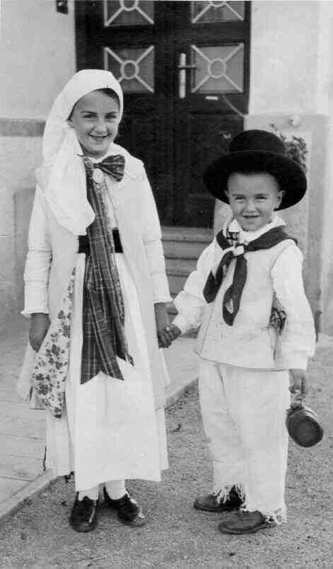 Inge & I in Gottscheer Tracht
